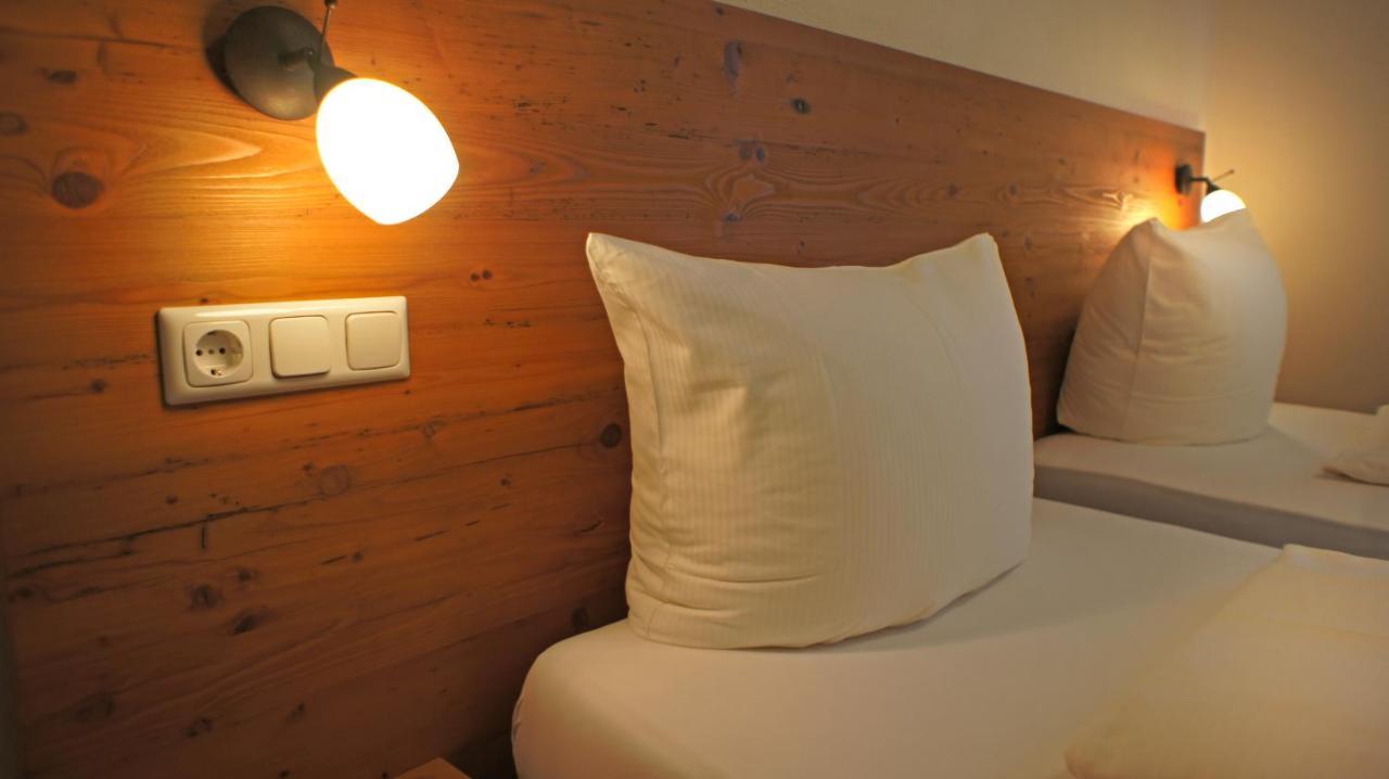 Hotel Heimfeld Restaurant Cafe Garching an Der Alz Eksteriør bilde