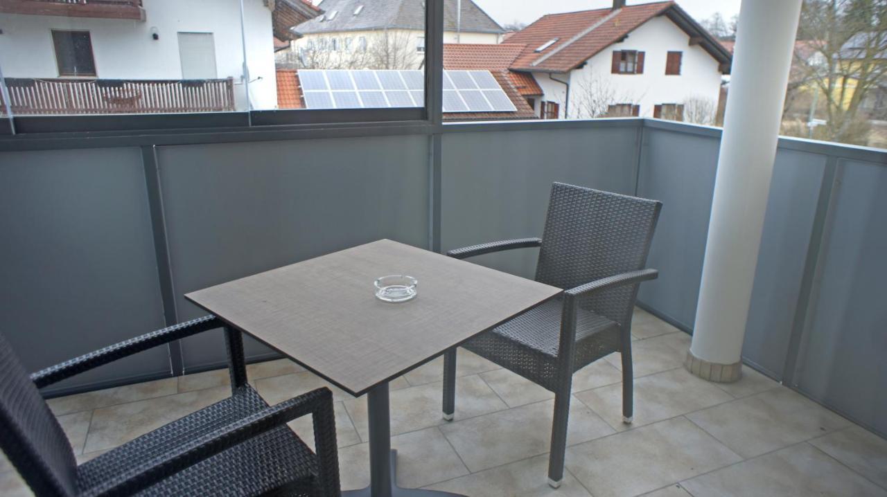 Hotel Heimfeld Restaurant Cafe Garching an Der Alz Eksteriør bilde