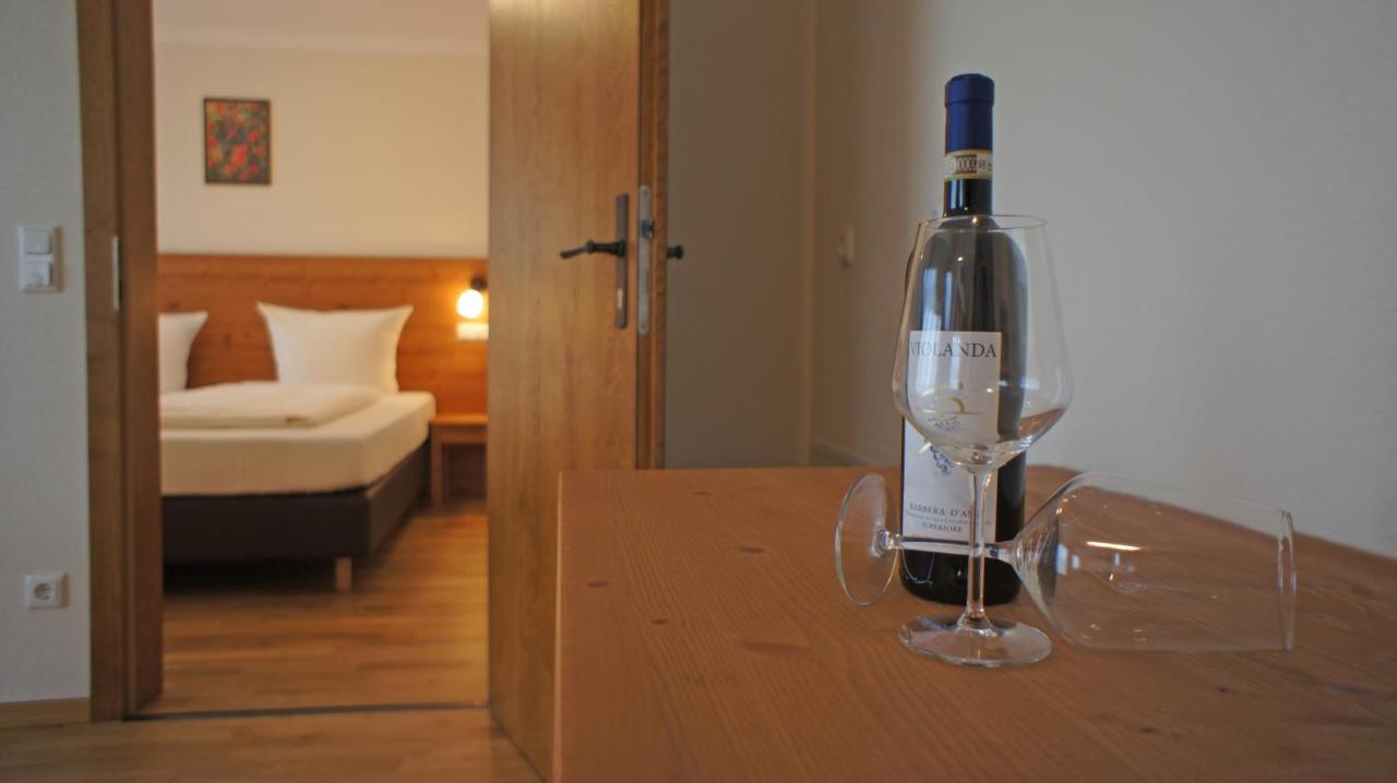 Hotel Heimfeld Restaurant Cafe Garching an Der Alz Eksteriør bilde