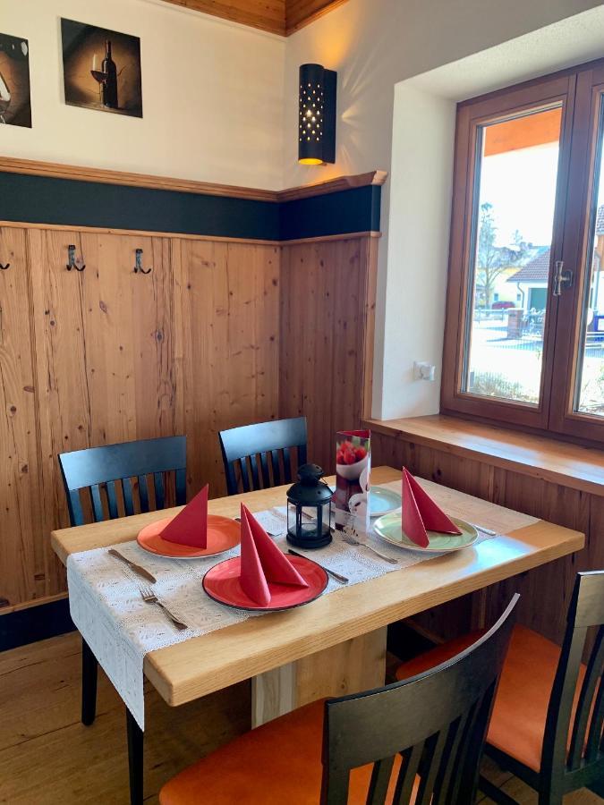 Hotel Heimfeld Restaurant Cafe Garching an Der Alz Eksteriør bilde