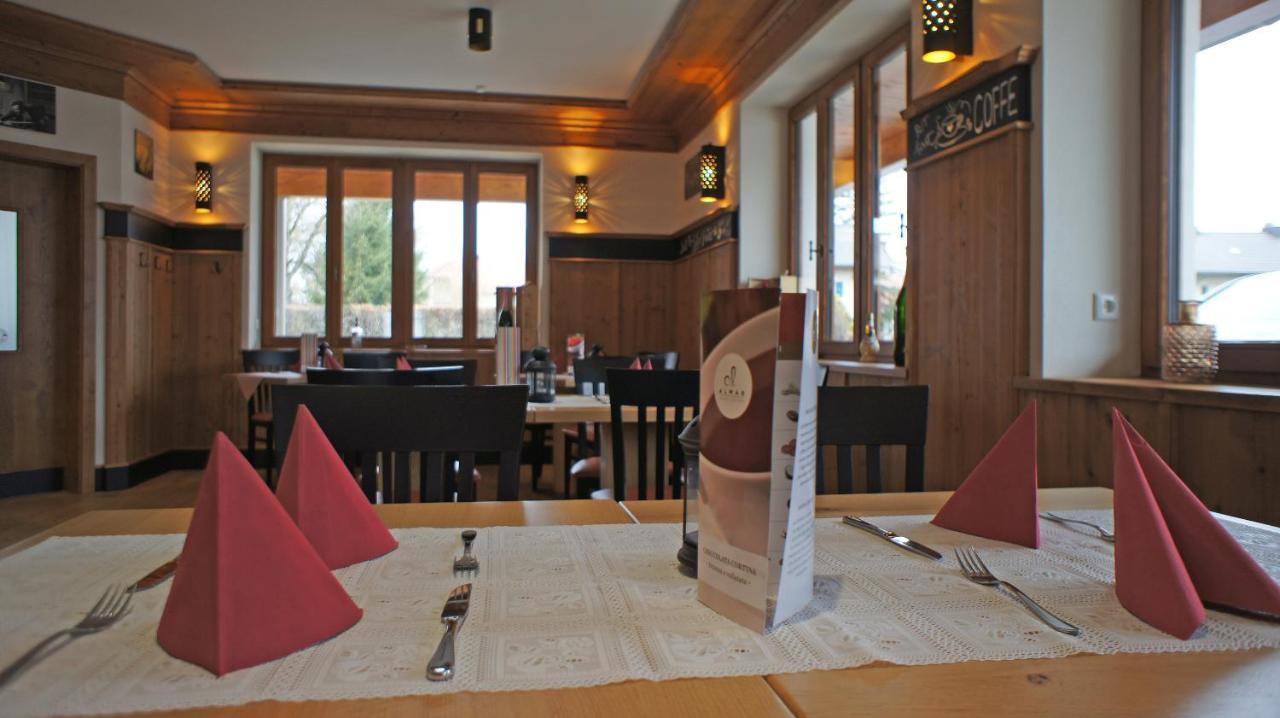 Hotel Heimfeld Restaurant Cafe Garching an Der Alz Eksteriør bilde