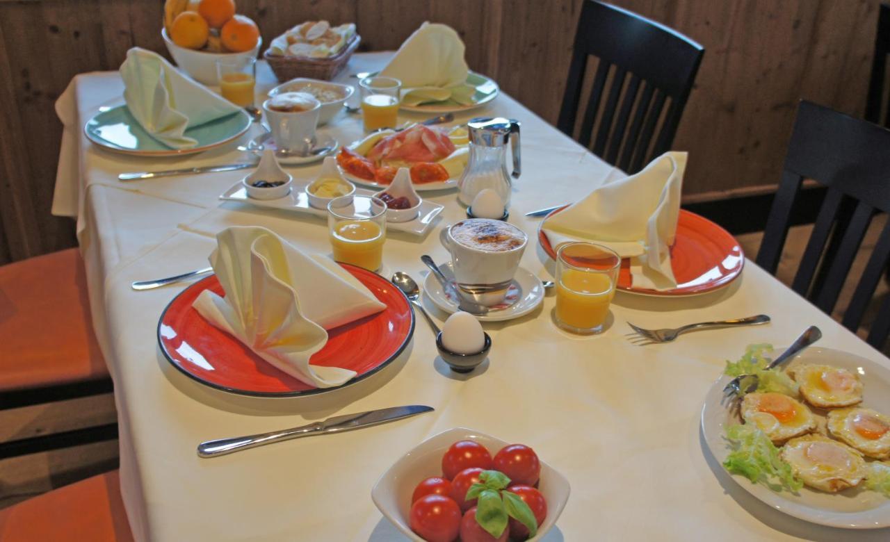 Hotel Heimfeld Restaurant Cafe Garching an Der Alz Eksteriør bilde