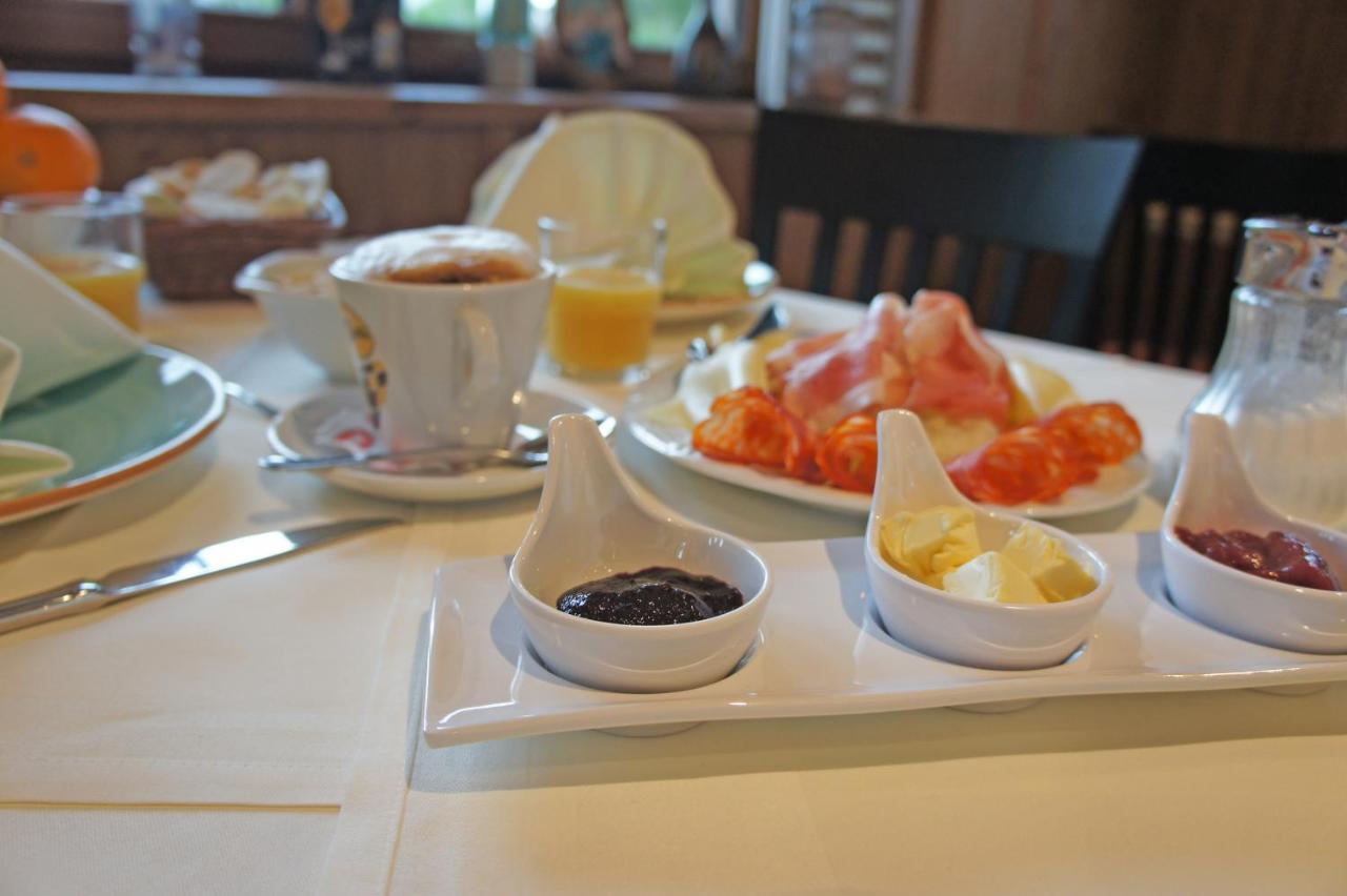 Hotel Heimfeld Restaurant Cafe Garching an Der Alz Eksteriør bilde