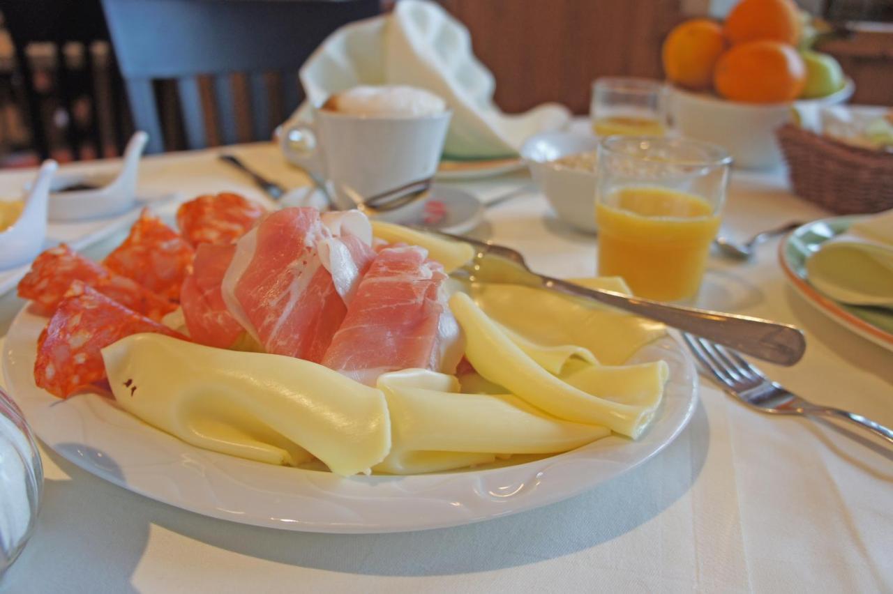 Hotel Heimfeld Restaurant Cafe Garching an Der Alz Eksteriør bilde