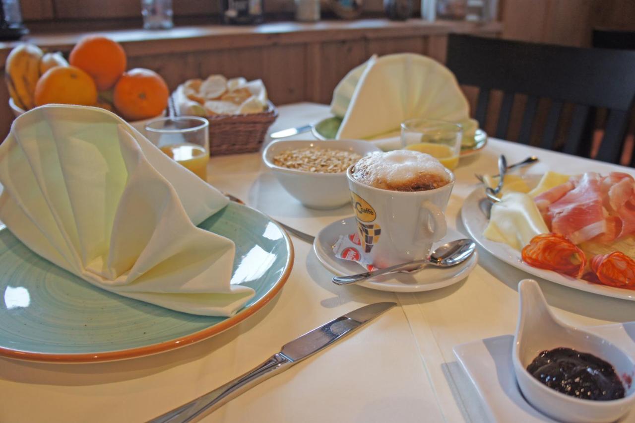 Hotel Heimfeld Restaurant Cafe Garching an Der Alz Eksteriør bilde