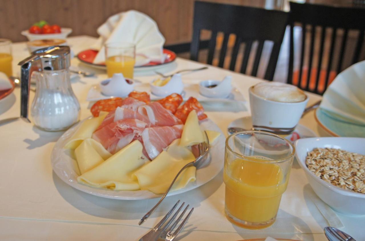 Hotel Heimfeld Restaurant Cafe Garching an Der Alz Eksteriør bilde